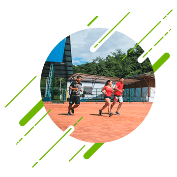Imagen de deportistas de Unibagué trotando alrededor de las canchas de tenis de la Sede Santa Ana de Unibagué